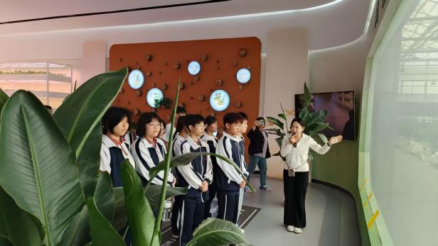 探秘现代农业 培育专业新苗——冀州职教中心农林专业学子开启研学之旅(图3) 4.png