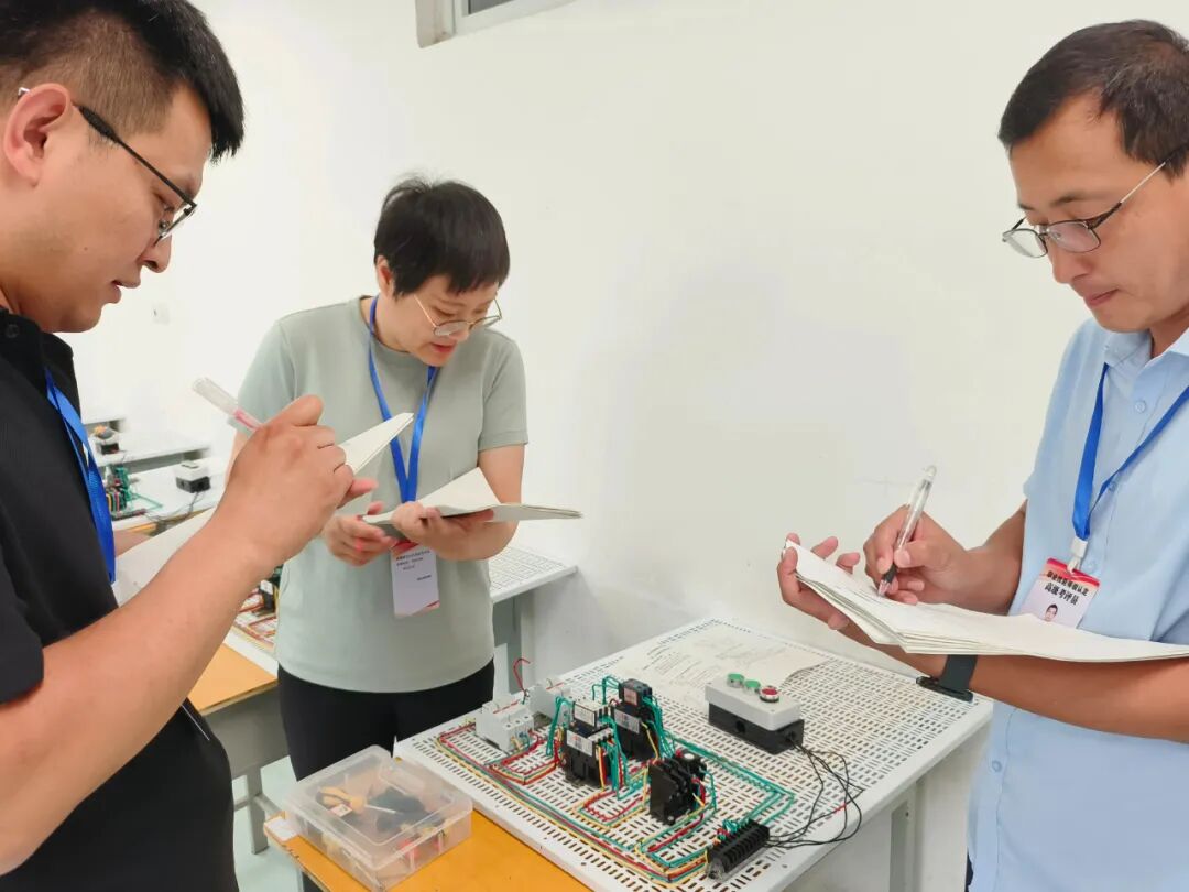 职业教育活动周之电工职业技能鉴定等级考试(图8) 640 (7).jpg