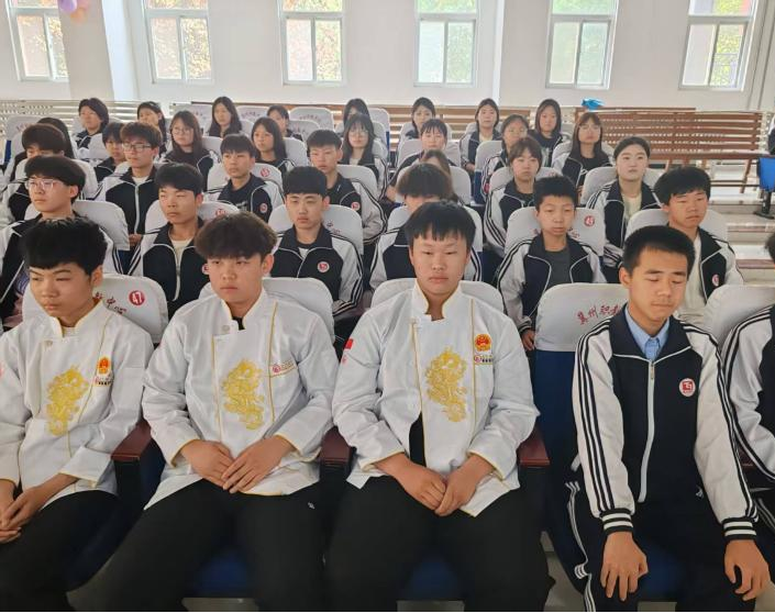 “典”亮校园法治梦 护航青春成长路(图2) 微信图片_2026-01-26_082744_283.png