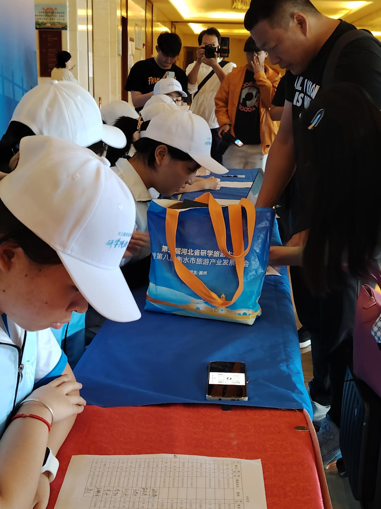 青春助力研学盛会 志愿服务彰显中职担当——冀州职教中心学子研学旅游大会志愿服务活动总结(图3) 微信图片_2026-01-26_083445_452.png