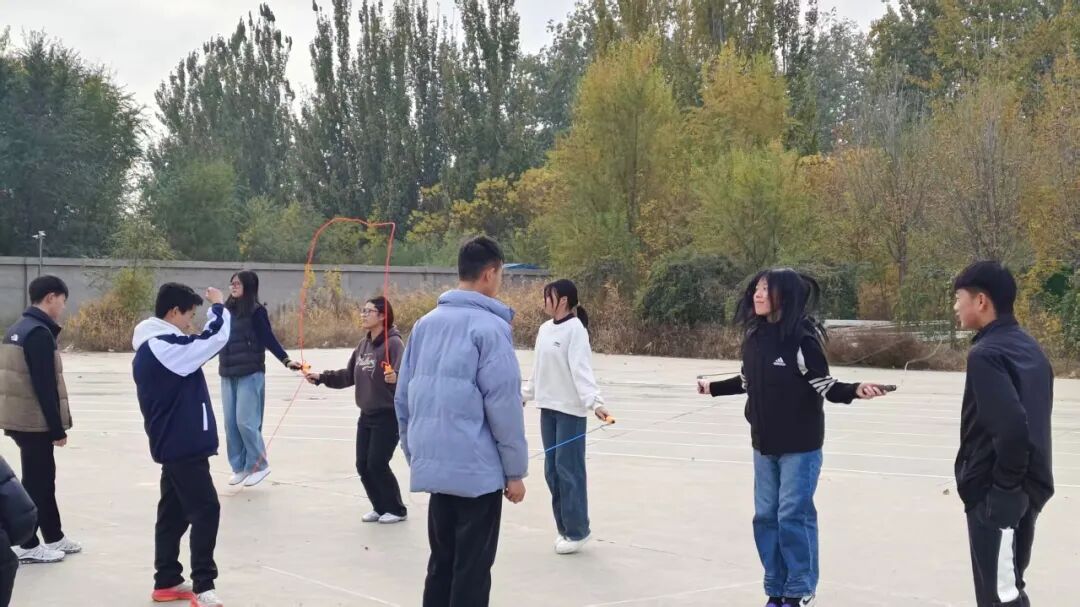 青春绽放 赛场竞先--冀州职教中心圆满举办2025年秋季运动会(图13) 微信图片_2026-01-26_084028_262.jpg