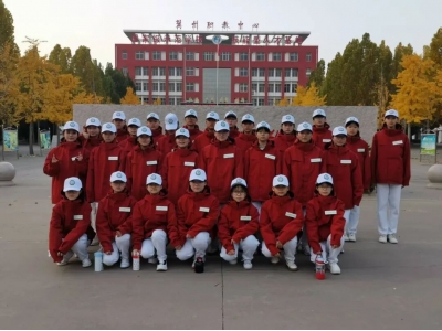 以微光聚星河 以服务暖盛会——冀州职教中心学生志愿者参与第八届京津冀蔬菜产业大会